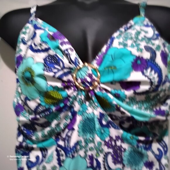 Island Escape White & Aqua Floral V-Neck O-Ring Underwire Strap Tankini NWT 24W - Picture 2 of 4